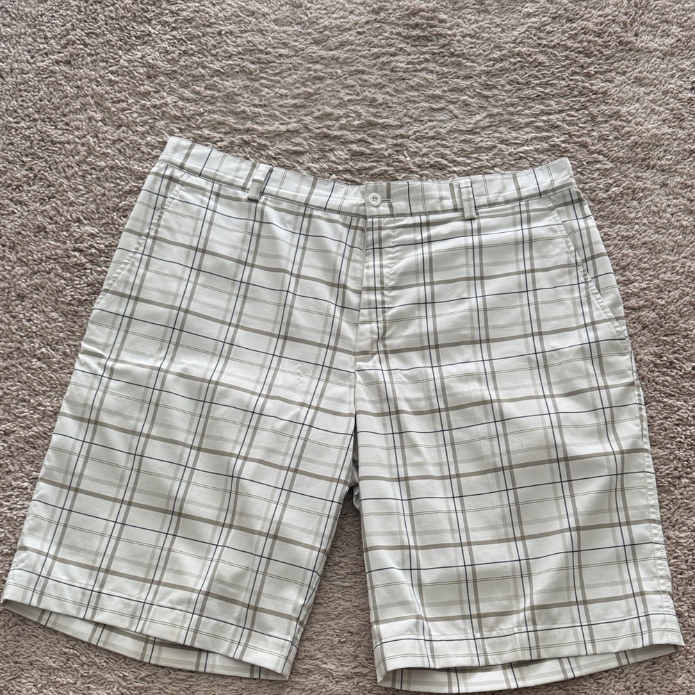 Nike Golf Dri-Fit - Men's Plaid Golf Shorts - Gray
